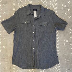 Patagonia Men’s organic cotton button down short sleeve shirt